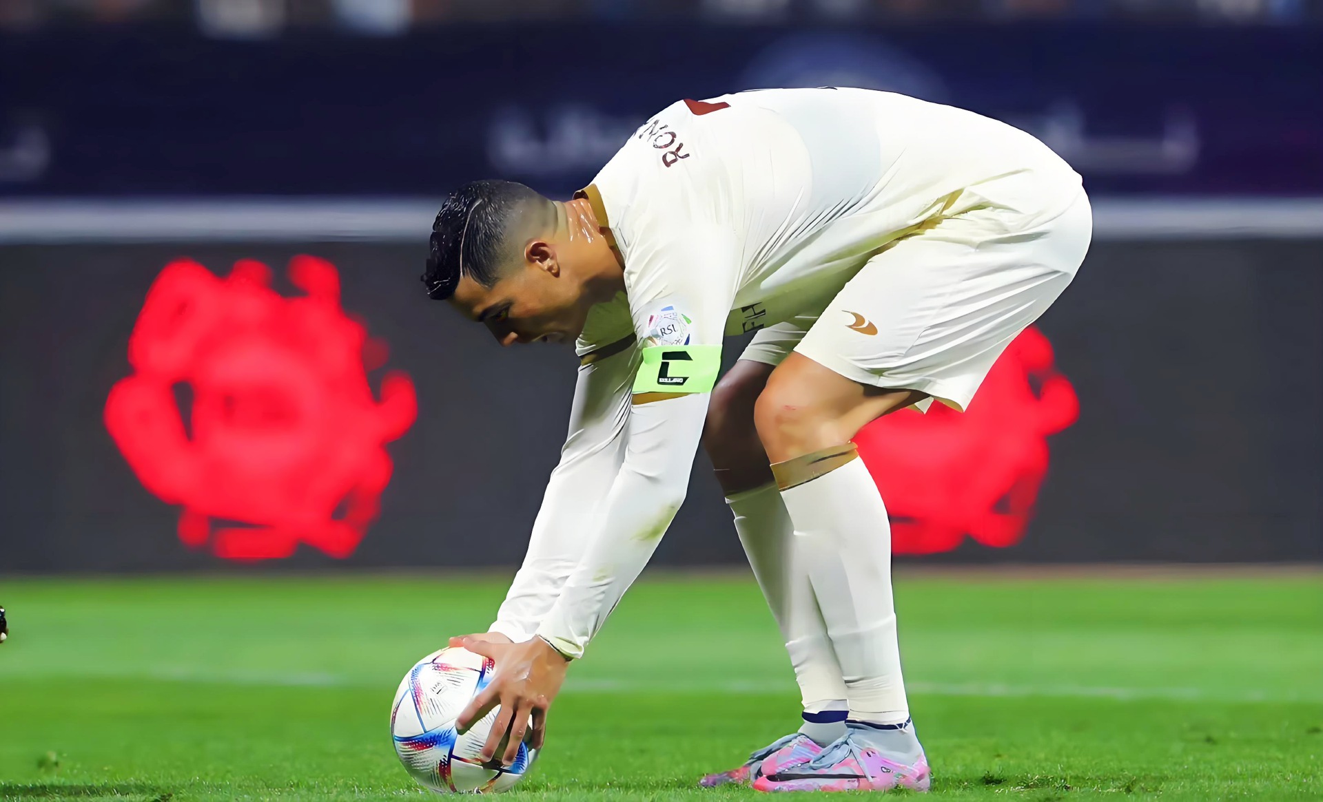 C罗爆冷击败利物浦，比分优势明显引爆全场！